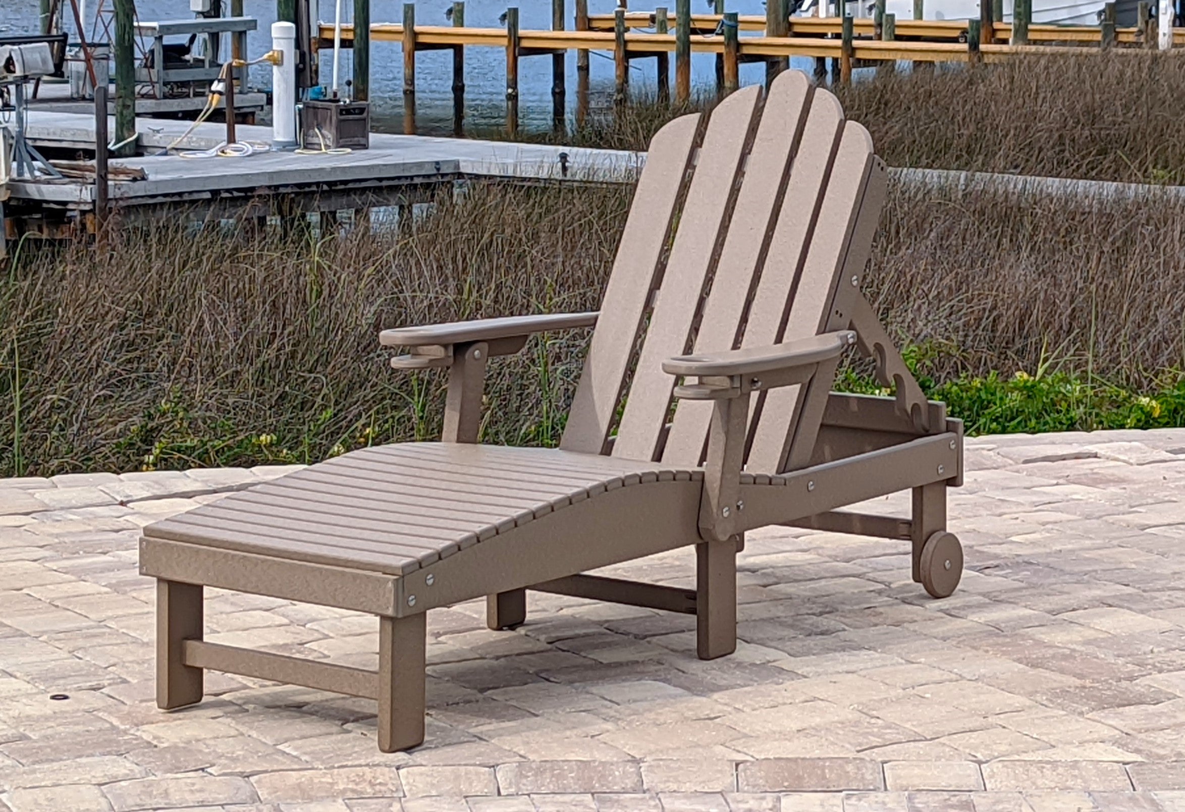 Poly Chaise LoungeN Evergreen Patio